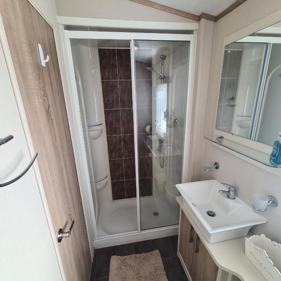 Helmsley Luxury Lodge Lossiemouth Ngoại thất bức ảnh